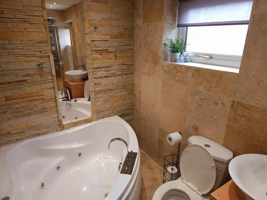 Homebird Property - Buckton House Leeds  Extérieur photo